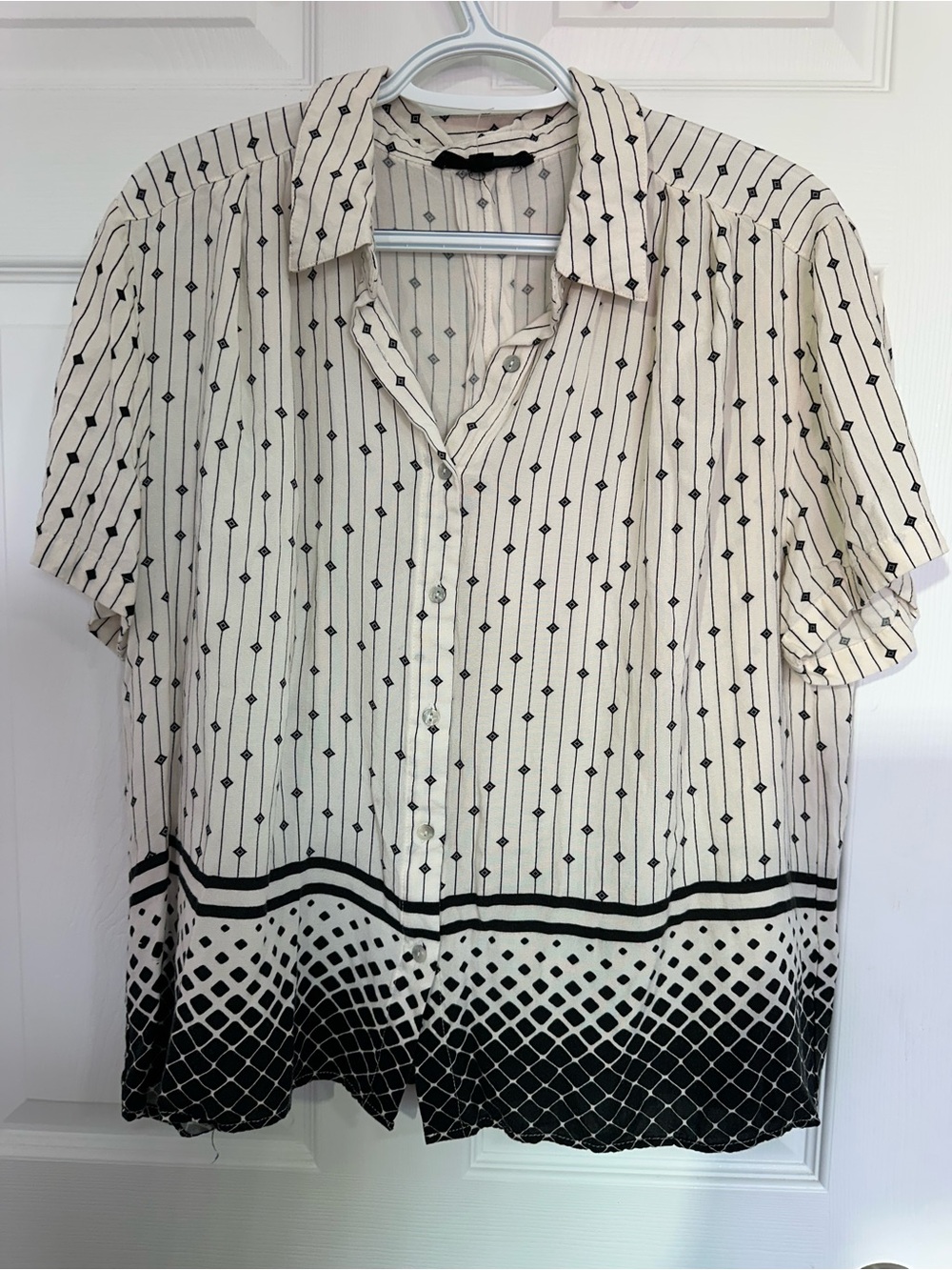 Women’s Short-Sleeve Patterned Button-Up Shirt - Cream and Black